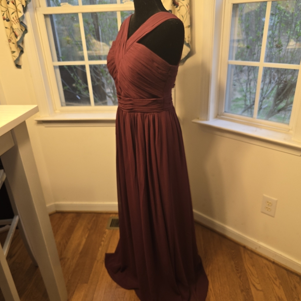 Bill Levkoff Ruched Chiffon V-Neck Formal Gown in Wine Womens Size 10 - Picture 2 of 8